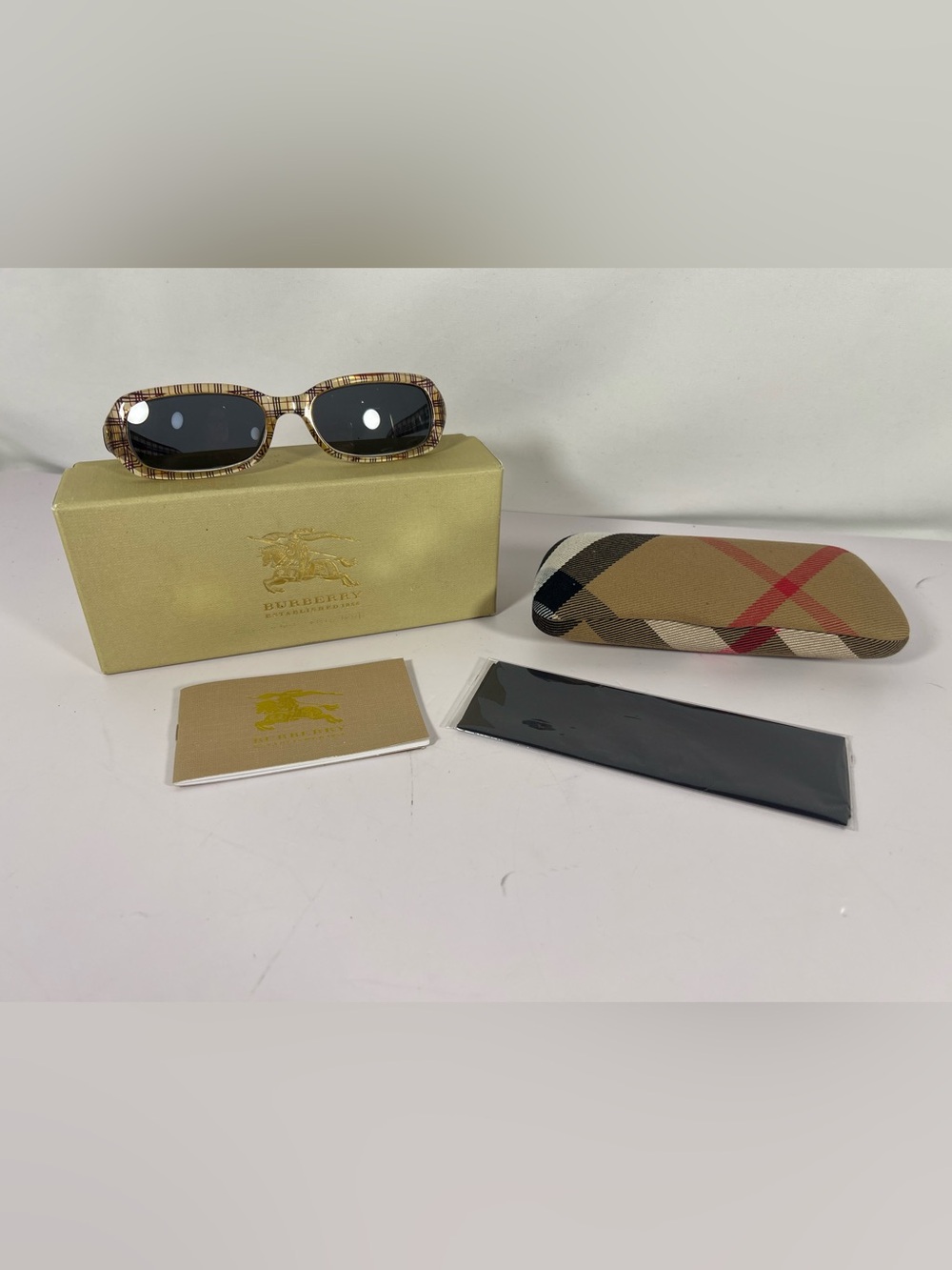 5100: Burberry Vintage Nova Check Rectangular Sunglasses with Box & Case
